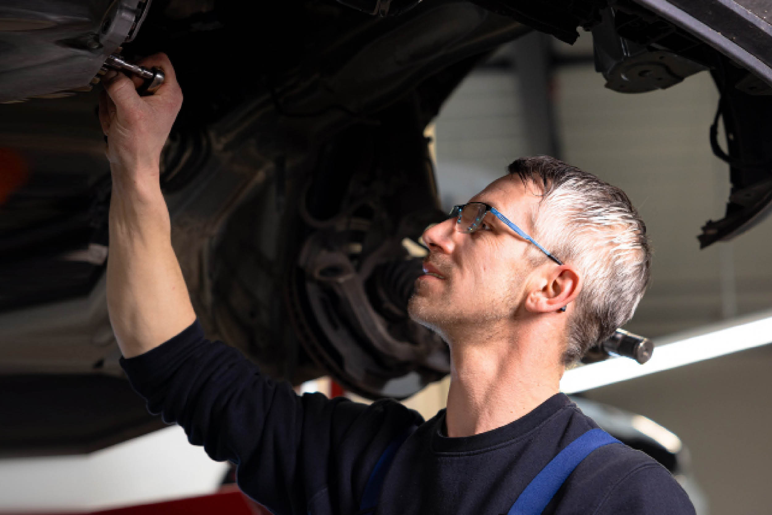 Inspektion eines Fahrzeugs