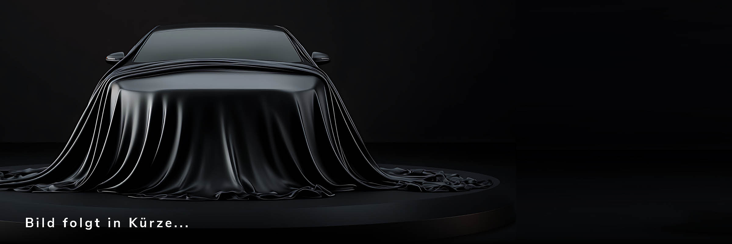 Verhülltes Schwarzes Fahrzeug auf schwarzen HIntergrund