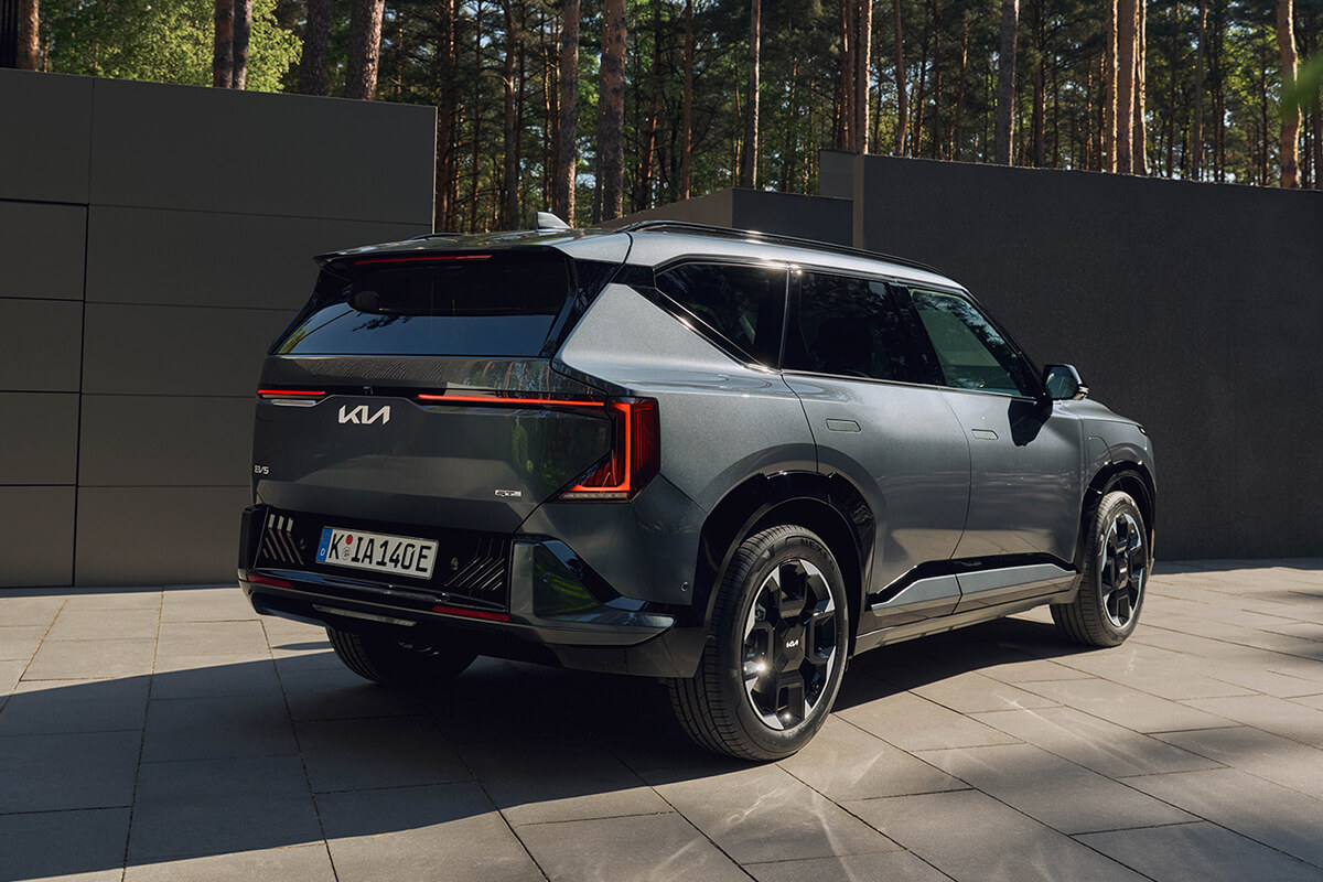 Kia EV5 seitliche Heckansicht
