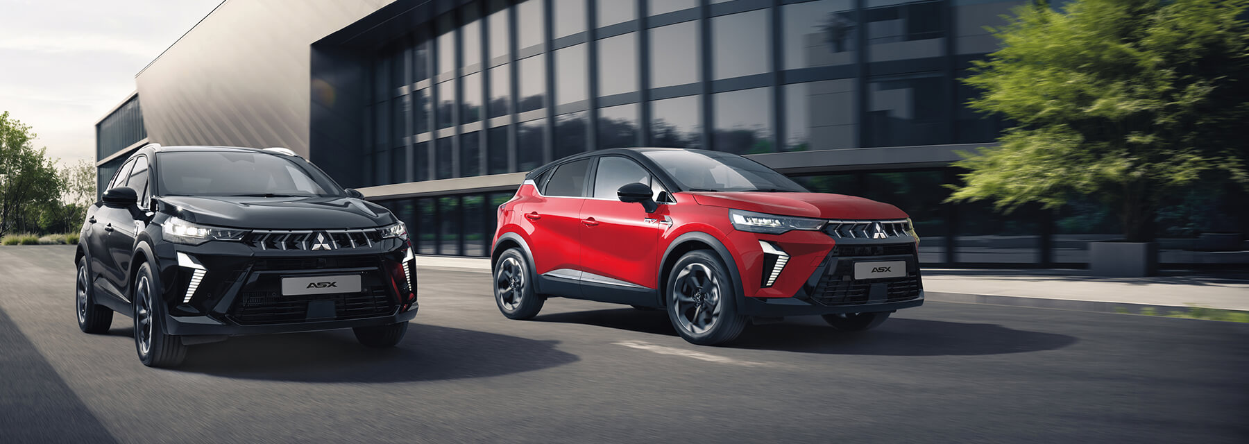 Mitsubishi ASX Modelle fahren nebeneinander
